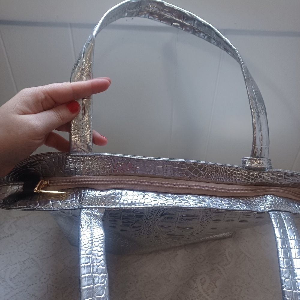 Silver Croc Tote - Picture 7 of 9